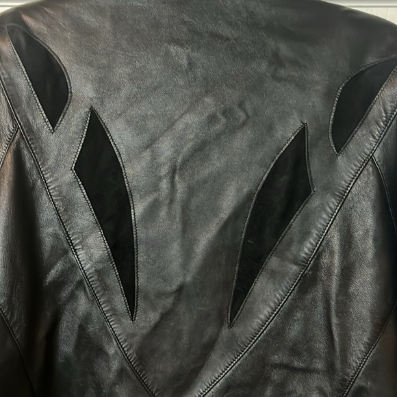 Black leather jacket from galerie birkemeyer in Marrakech, Morocco. - Picture 6 of 6